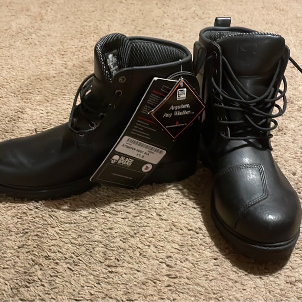 Stomper Men’s Leather motorcycle boot.
